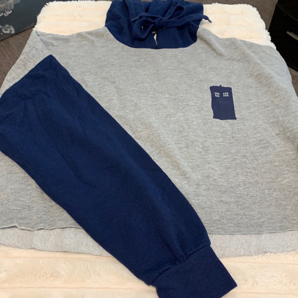 Hooded crop top sweater doctor who